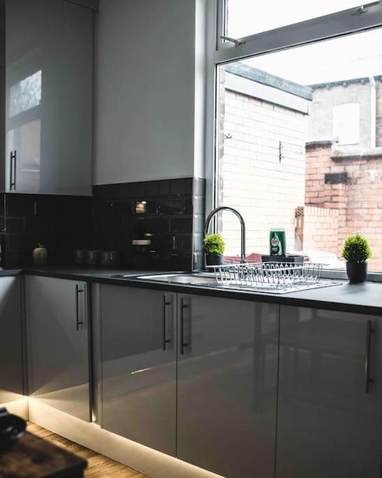 Comfortable Home In Bolton Farnworth Exterior foto